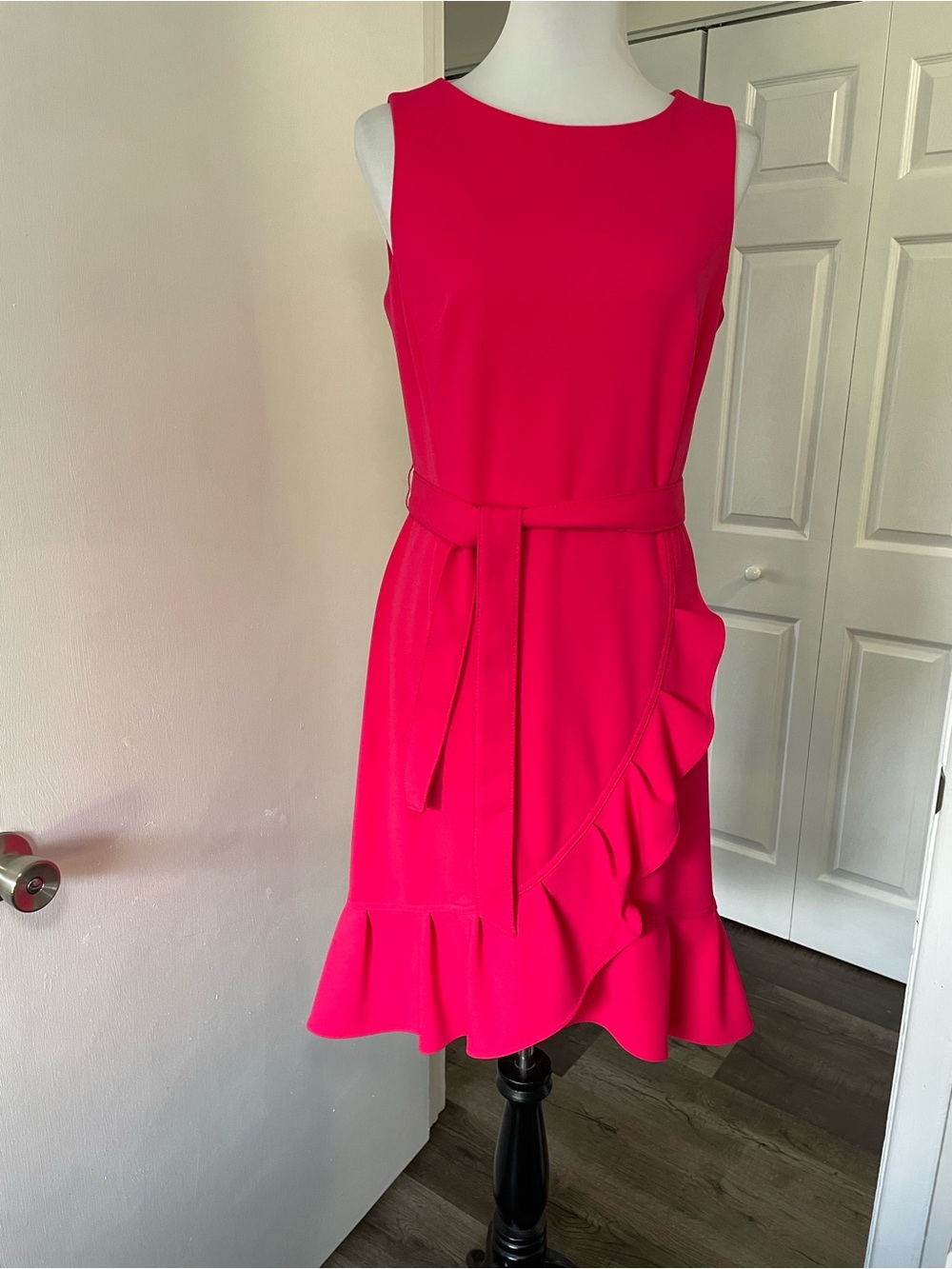 CALVIN KLEIN RUFFLE WRAP DRESS 10 BELTED SLEEVELESS REVEALED BACK ZIP FLIRTY